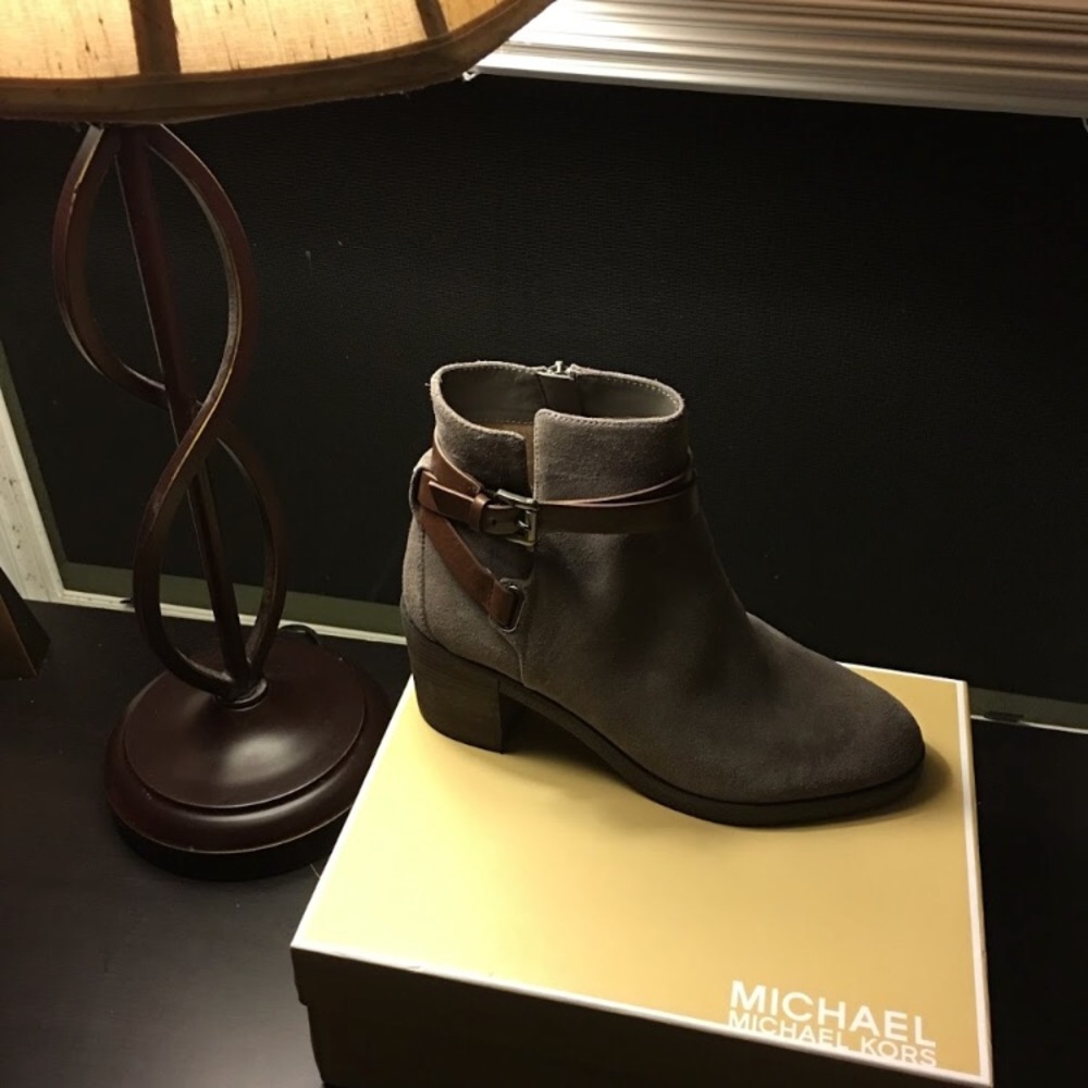 Michael Kors Swede leather ankle boots - Picture 3 of 3